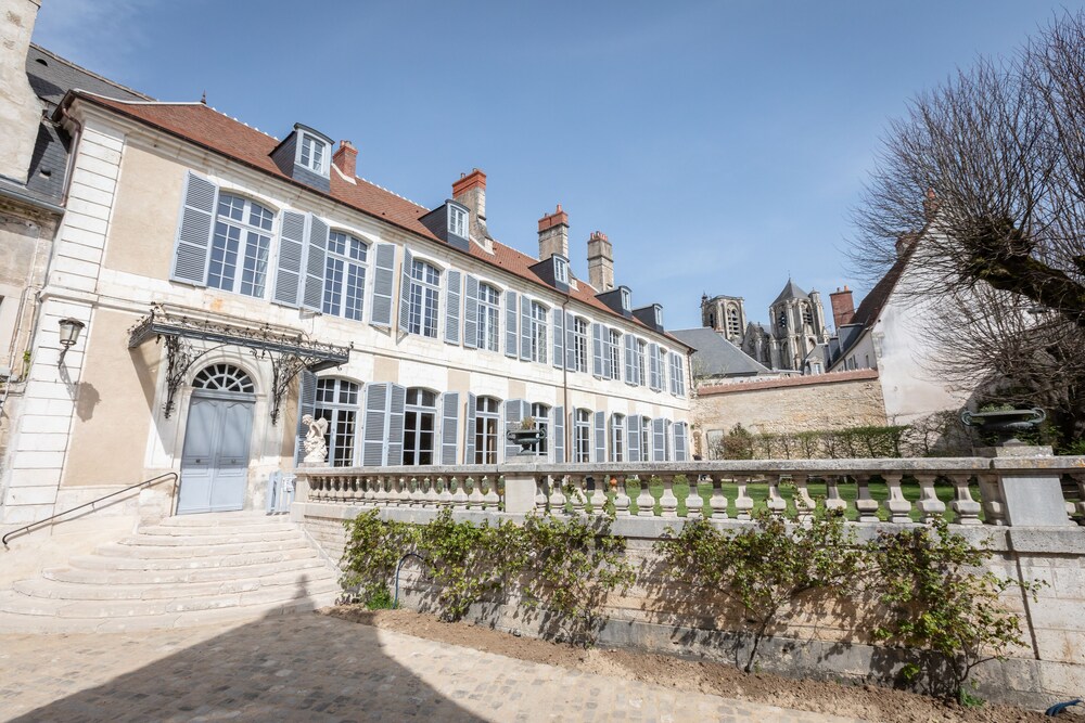 Bourges Vacations - Hotel de Panette - Chambres historiques - Property Image 14