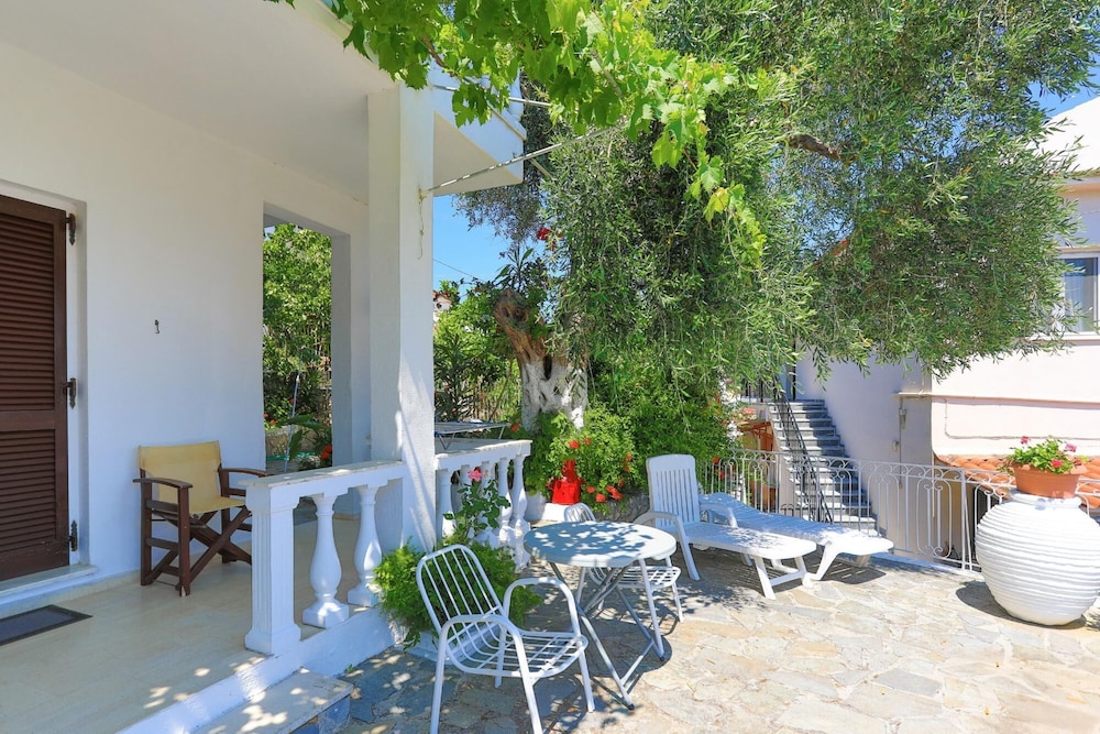 Faros Octo in Gaios With 1 Bedrooms and 1 Bathrooms view 2