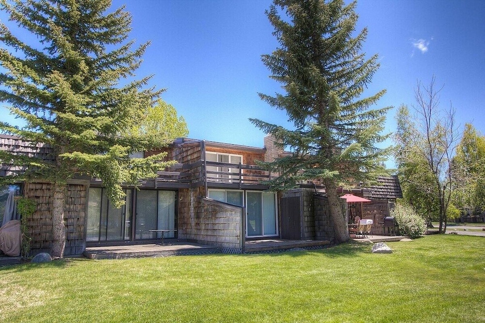 Lake Tahoe Vacations - Hawks View 3 Bedroom Home by RedAwning - Property Image 8