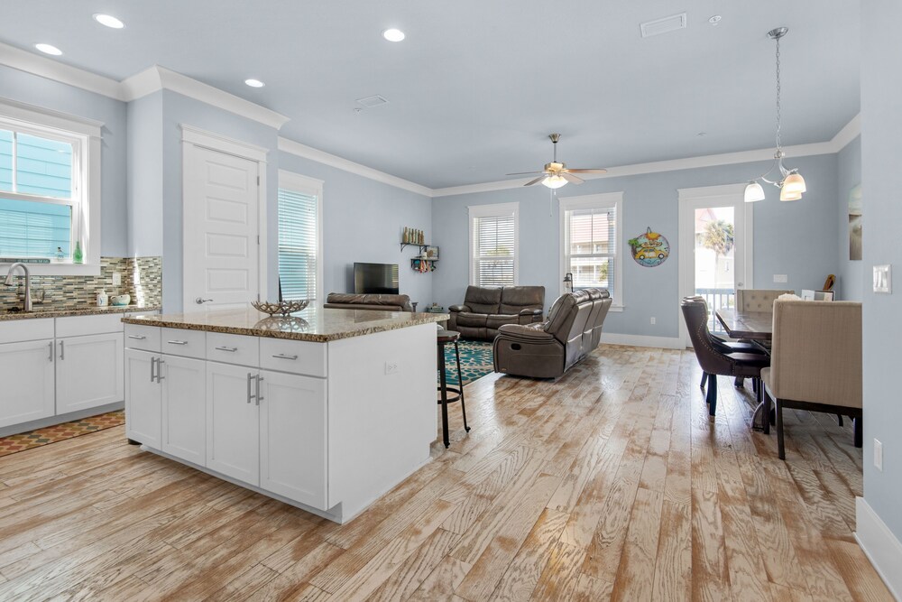 Daydream Beach 4 Bedroom Home by RedAwning view 5