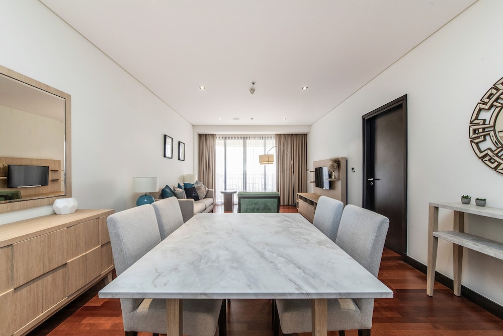 Exotic Apartments at Royal Amwaj