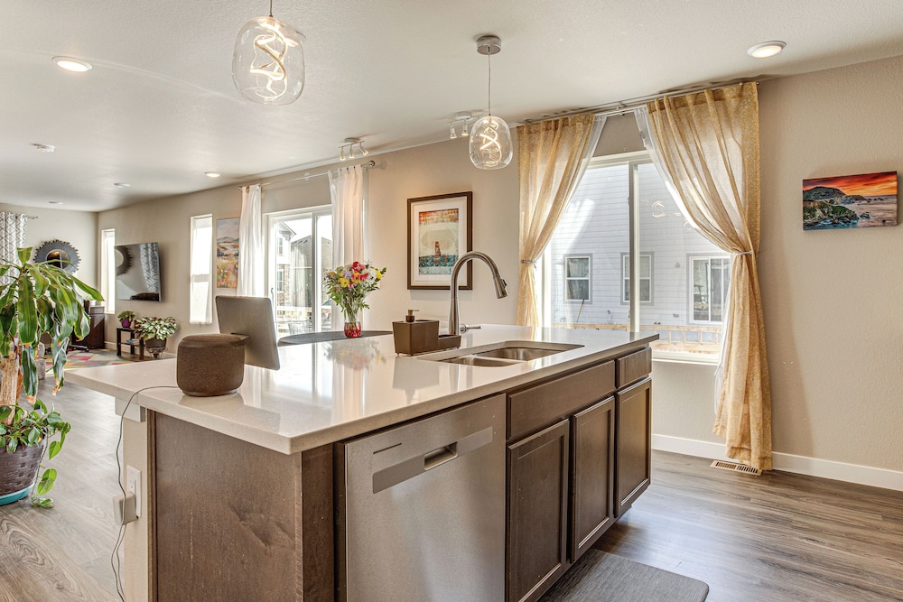 Beautiful Home w/ Bonus Room & Prime Location!