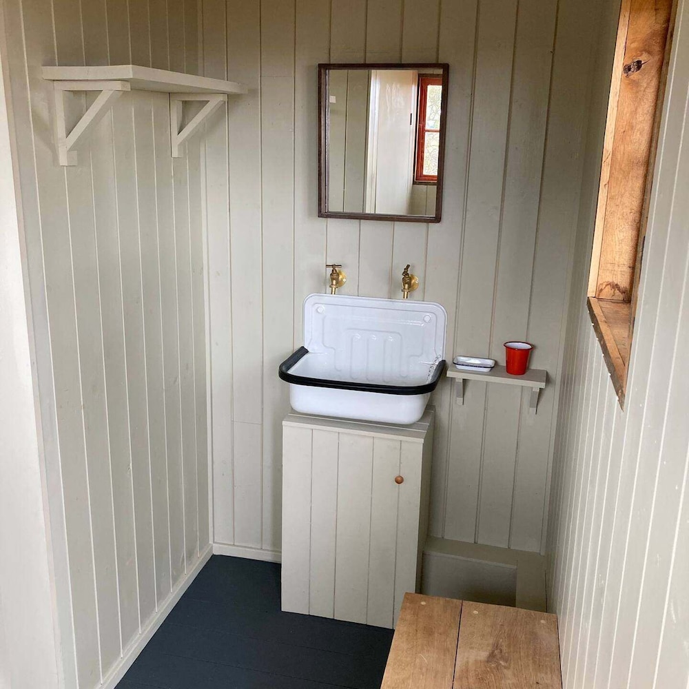 Secluded Shepherd's Hut