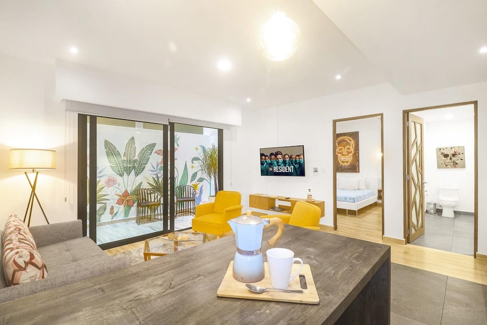 Great Location Ocean Views AC Rooftop Pool view 5