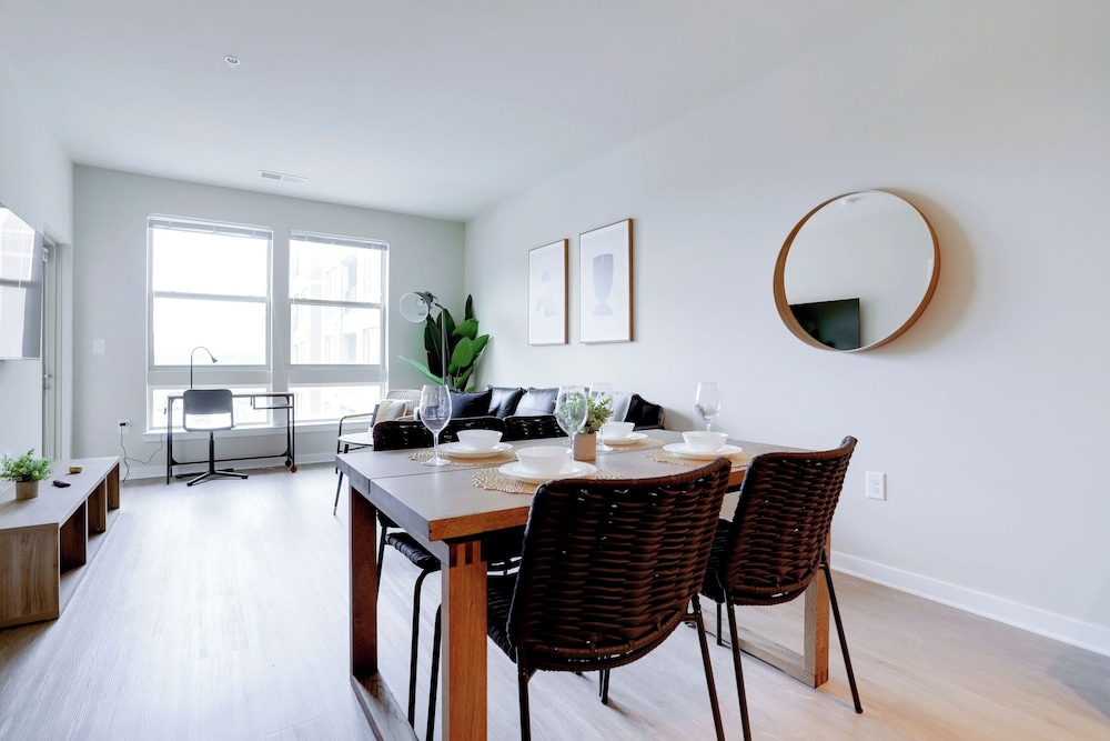 Apartment 15-Min Walk to Metro