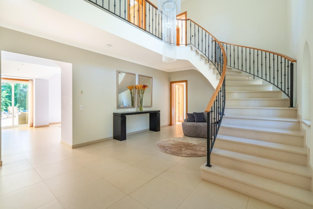 Villa Amarela - Luxurious 4 Bedroom Villa in Lagos