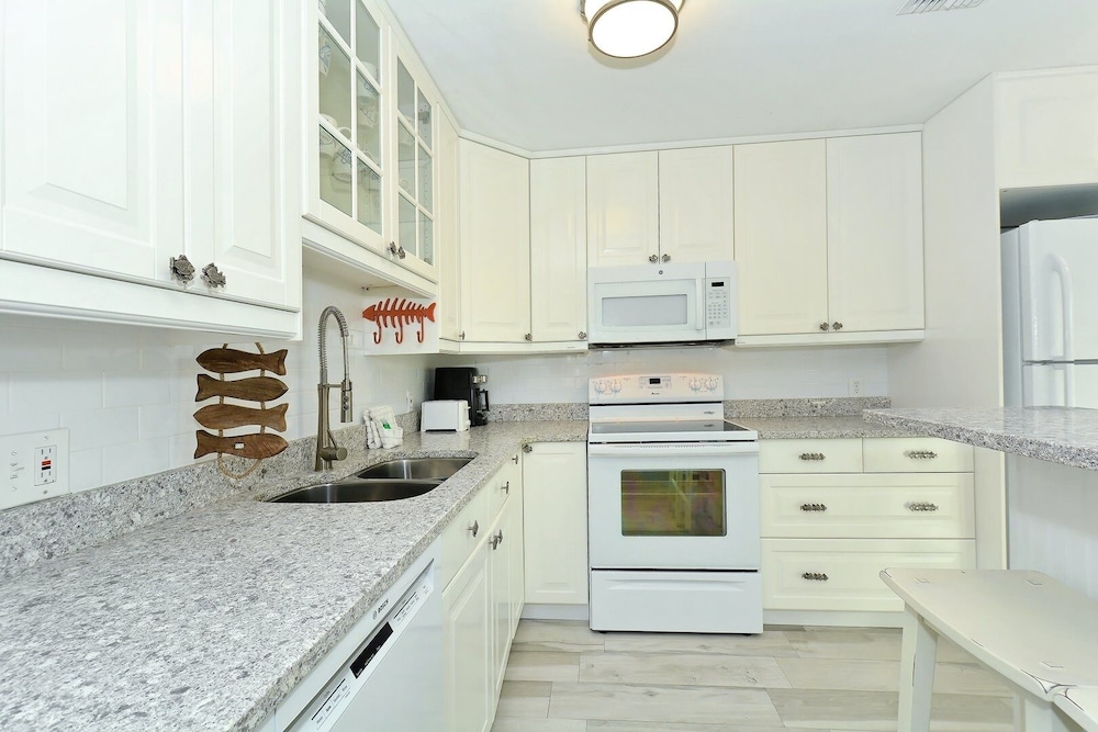 Tarpon Pointe 2 Bedroom Home by Redawning