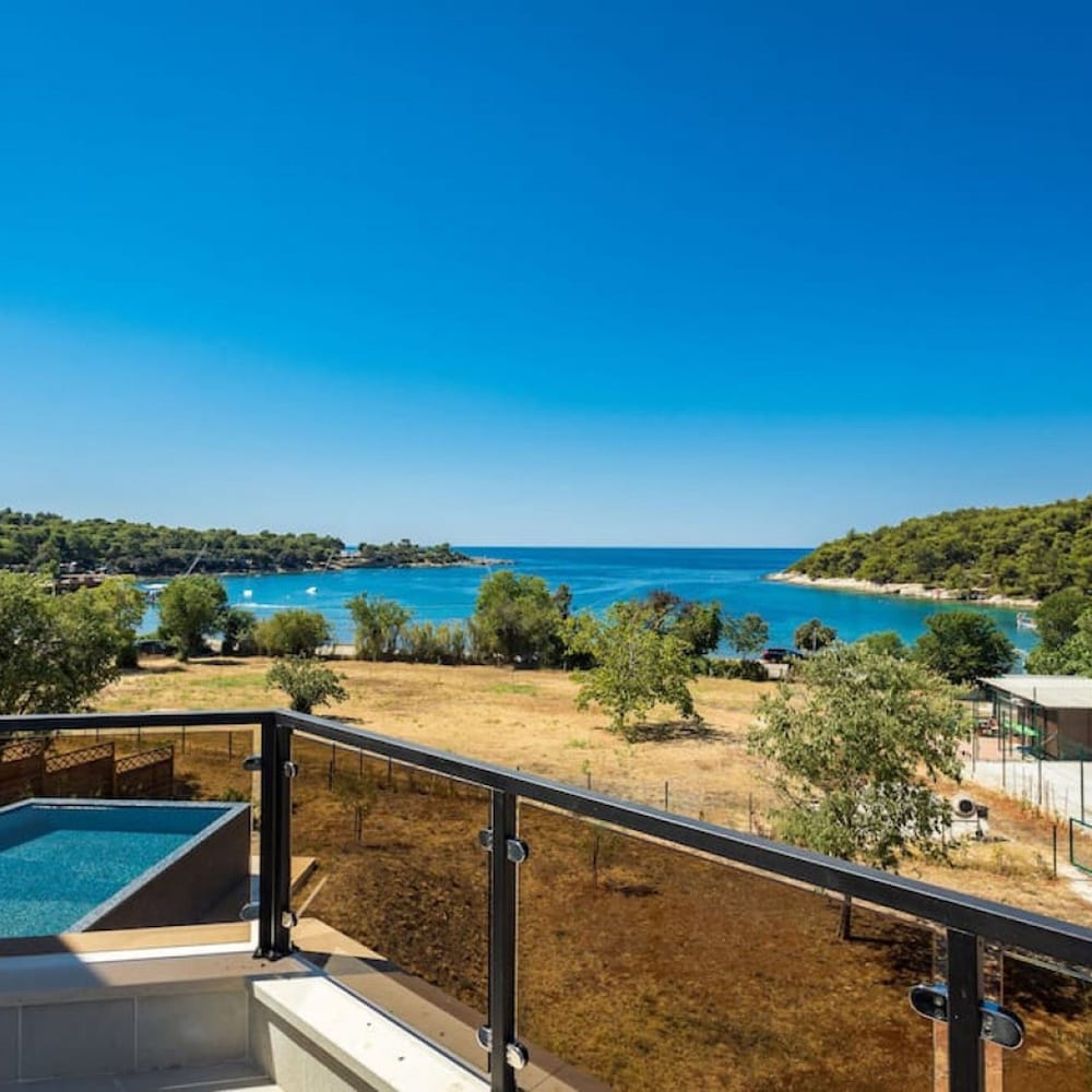 Villa Lavanda - Seaside Luxury Villa for 8 Guests