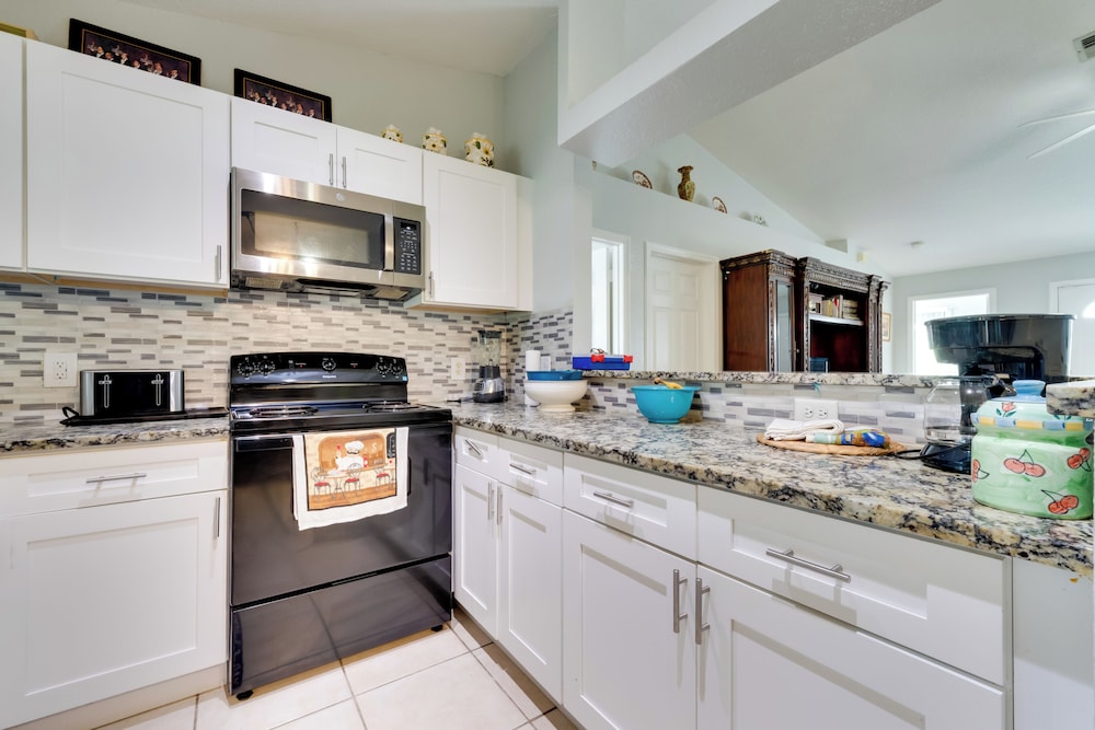 Fenced Yard & Game Room: Family Home in Kissimmee!