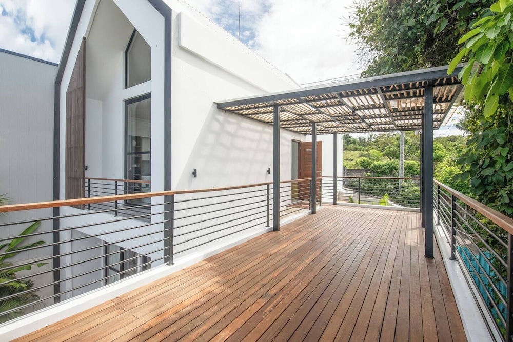 Elegant Villa Sinara 2BR With Sea View