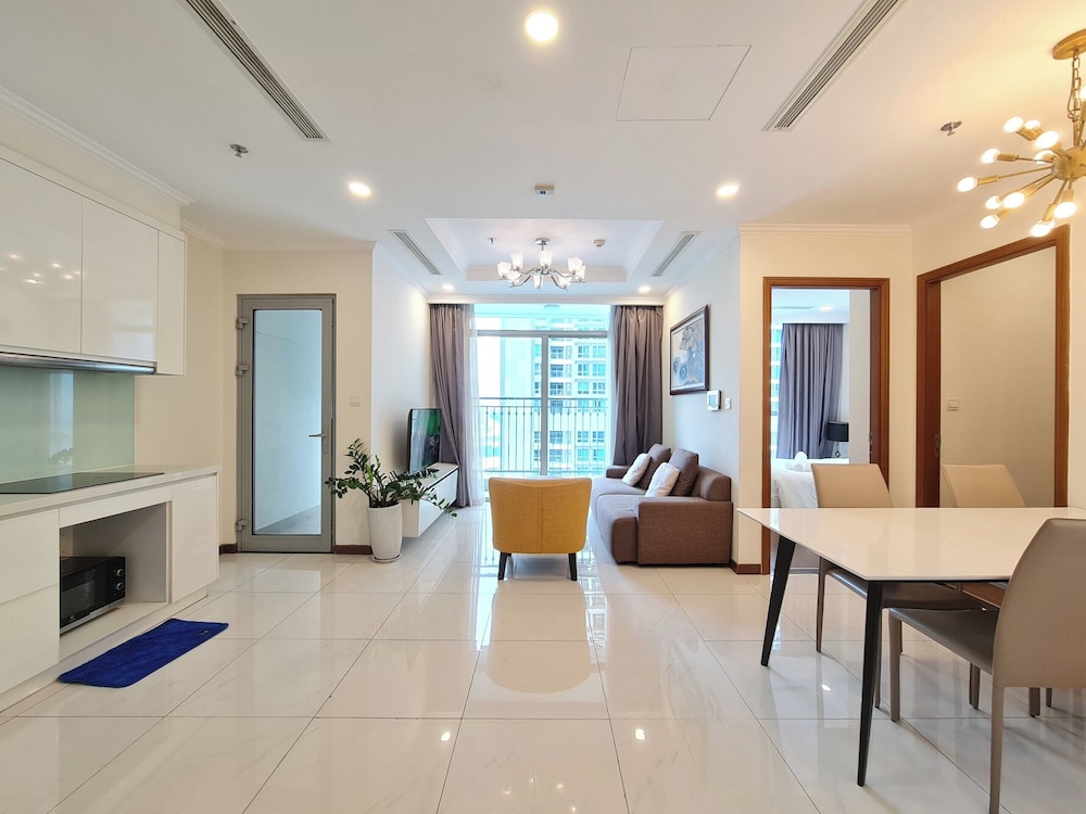 The Aquamarine Landmark Suites - Poolside Access at L4B