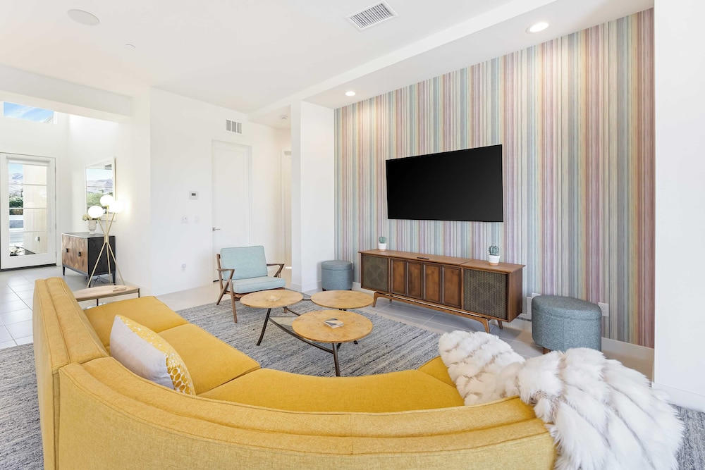 Lumen at Tahquitz: New Build With Pool, Fire Pit & Designer Interiors