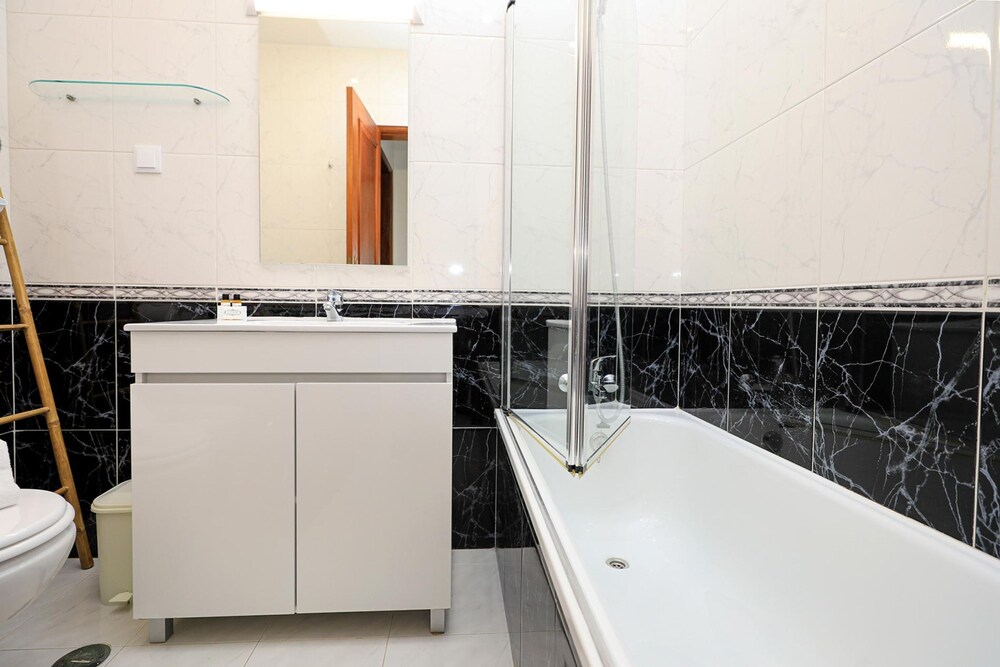 C23 - Parkway Entrance Apartment in Lagos