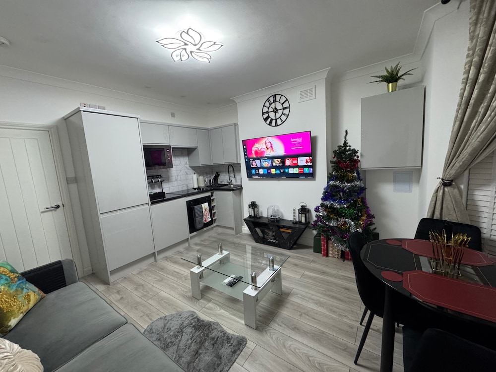 Cozy 2br-5guests-near Attractions-garden