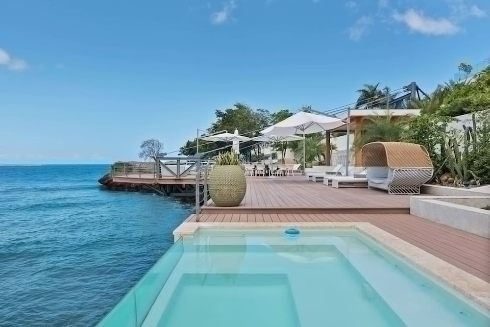 Gorgeous Beach House Perched Right Over the Ocean