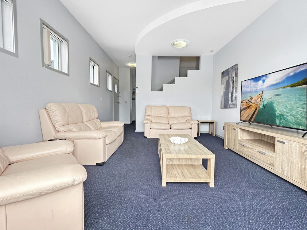 3-bed With Alfresco Dining & Pool in Batemans Bay