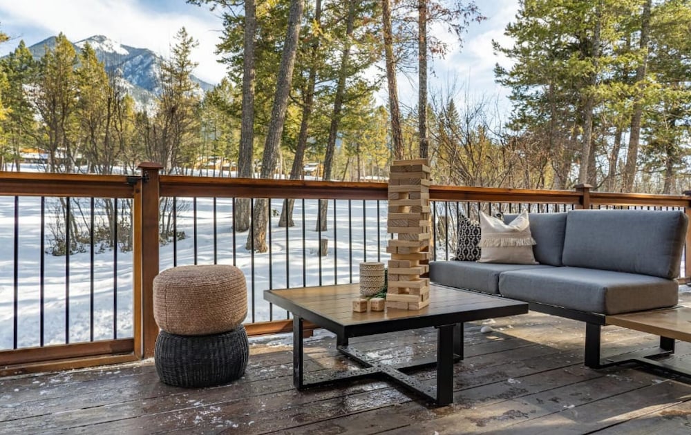 The Matterhorn No Service Fees Hottub Fire Pit
