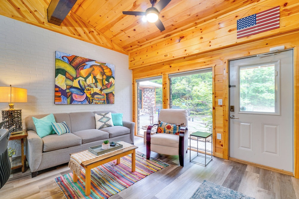2 Mi to the Island in Pigeon Forge: Serene Escape