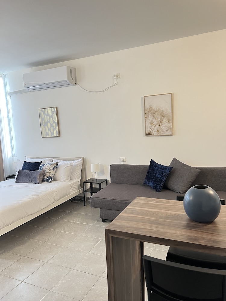 Ha-Carmel Market Apartment