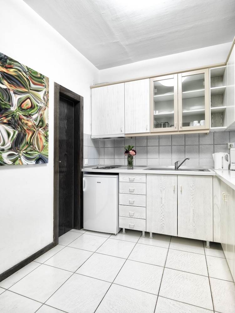 Elia Apartments