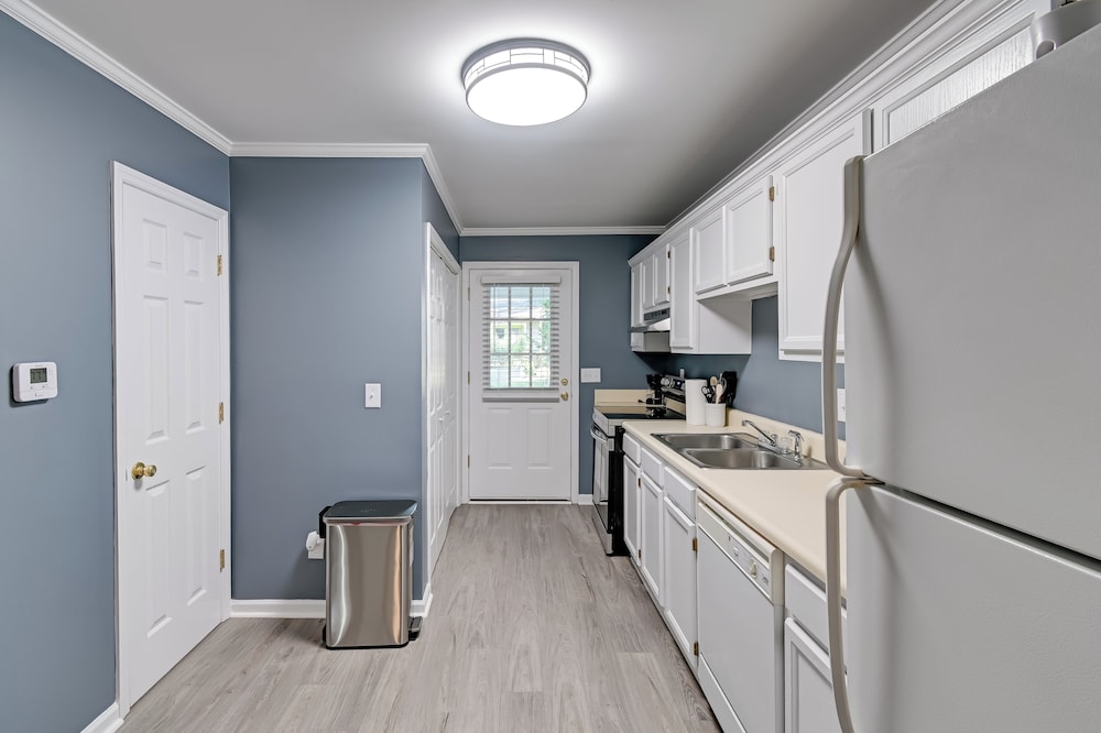 Private Patio: Apt 6 Mi to Cheraw State Park!