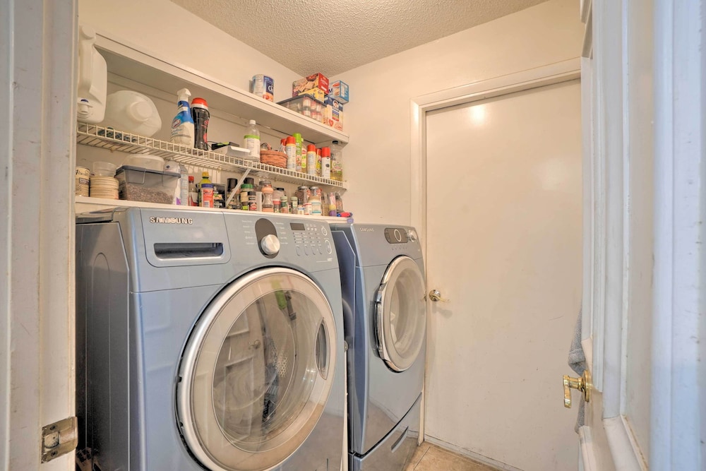 Tampa Home w/ Hot Tub ~ 15 Mi to Downtown!