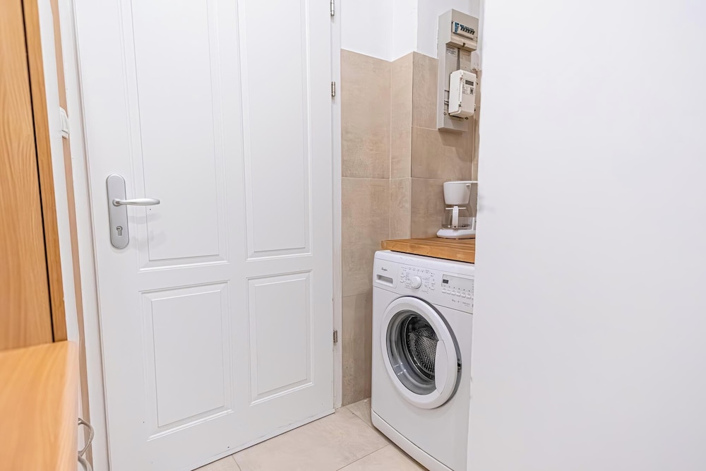 Bright Apartment Near Wiener Stadthalle