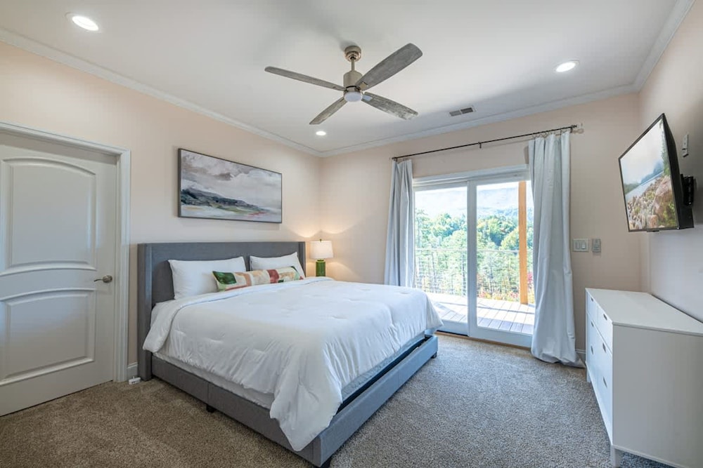 Sleeps12 Pet Friendly 2 Hottubs Views Full Kitchen