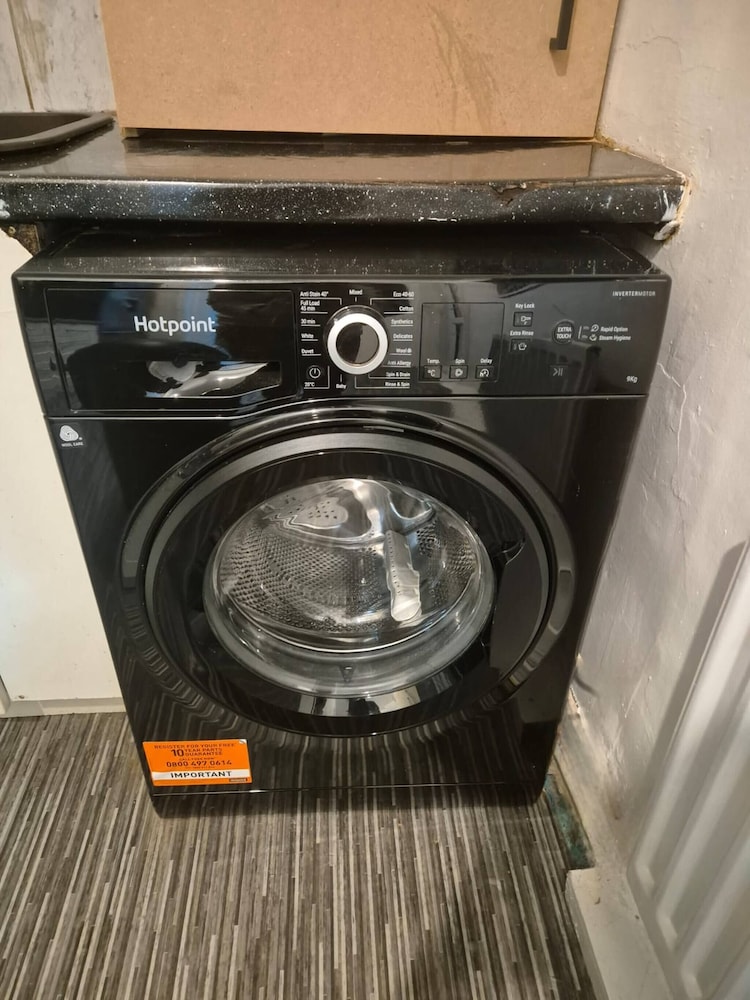 3 Bed Home Free Wifi & Netflix Central Location