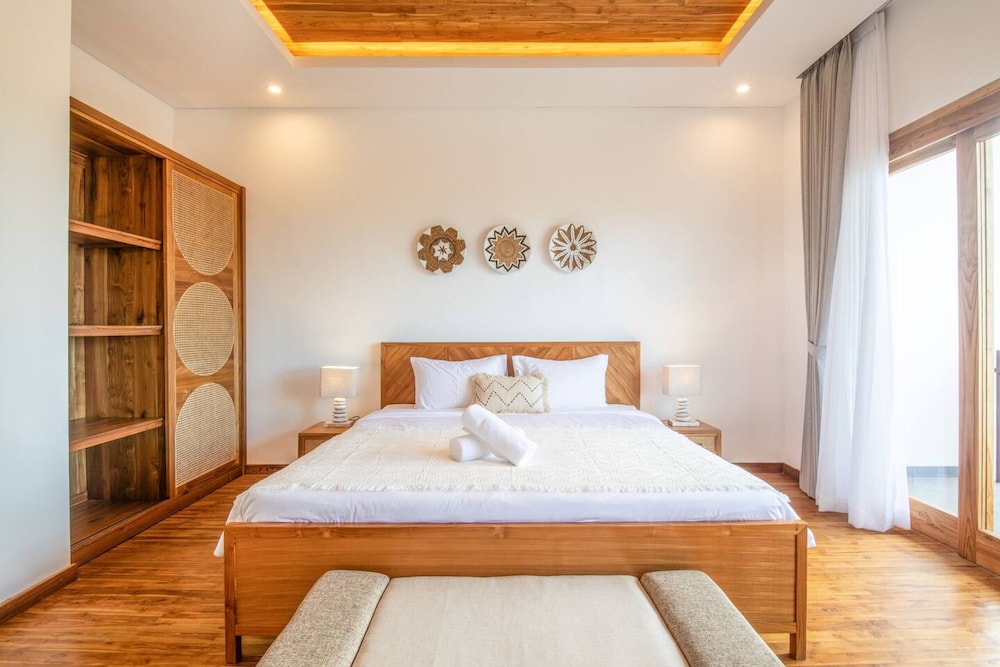 Breeze Opulent 6 BR in With Ocean View 5 Mins to Savaya