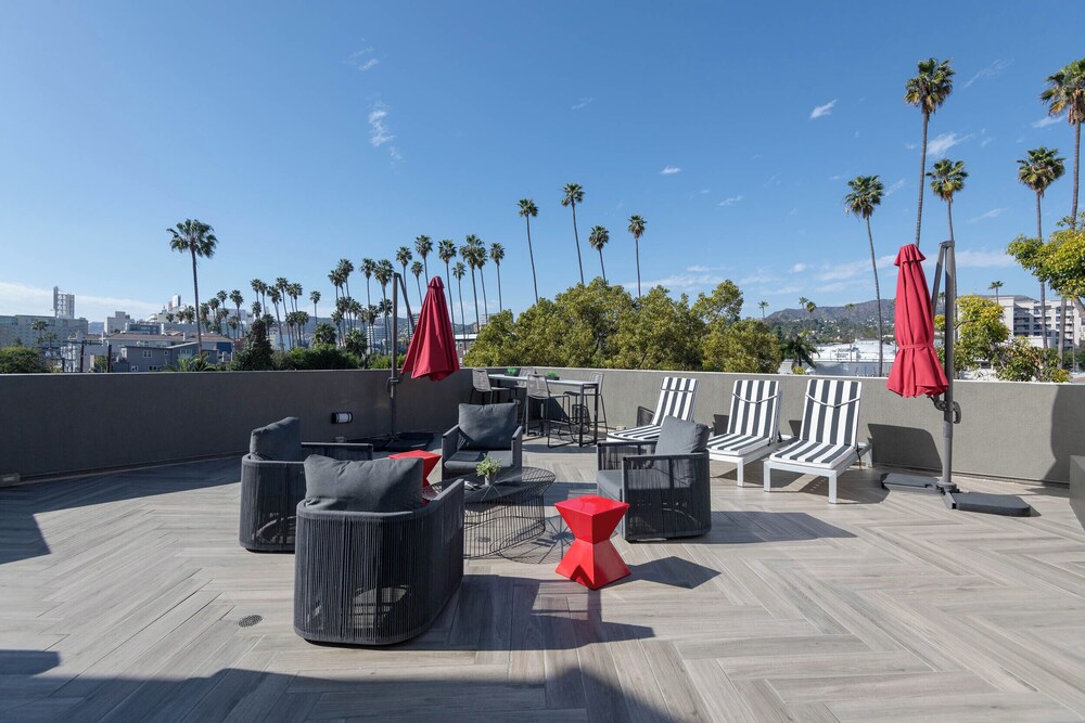 Hollywood Apartment Near Walk of Fame
