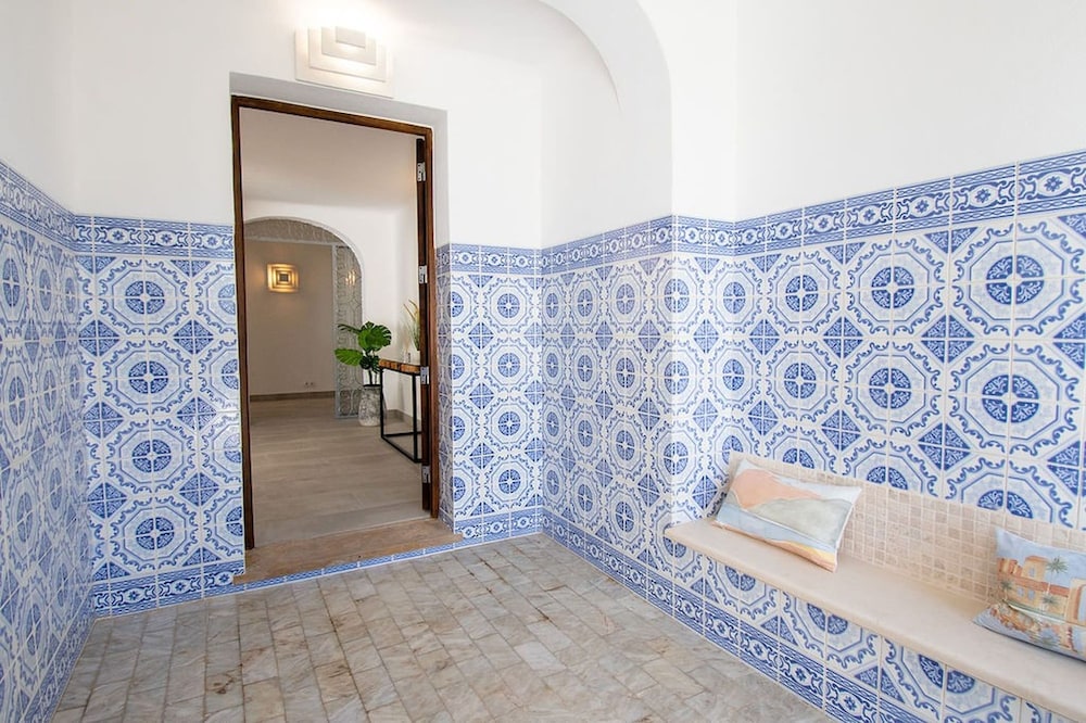 Lavanda Magnificent Five Bedroom Villa in Carvoe