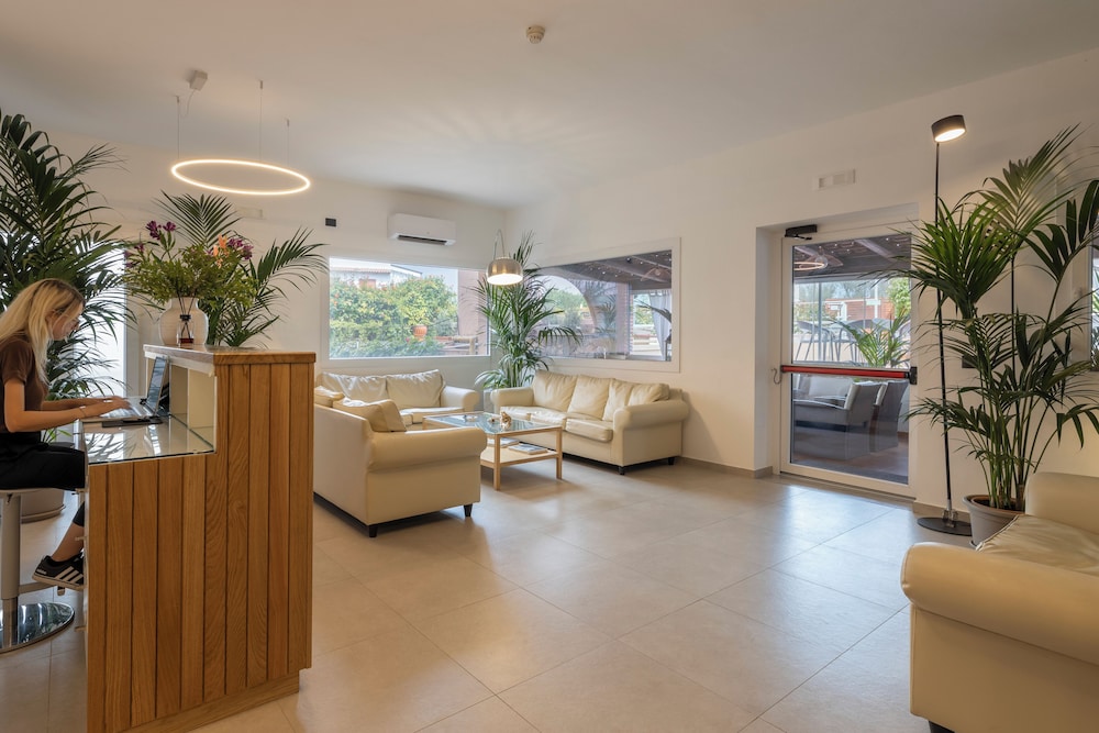 Lobby & Reception