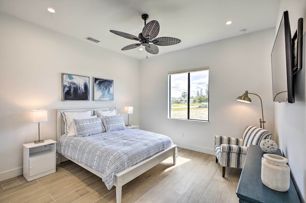 Private Pool: Canalfront Home in Cape Coral