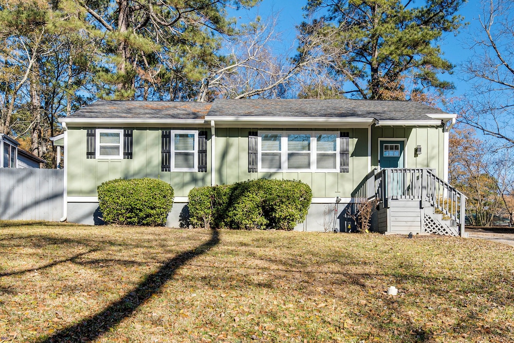 7 Mi to Dtwn Atlanta! Lovely Home w/ Backyard