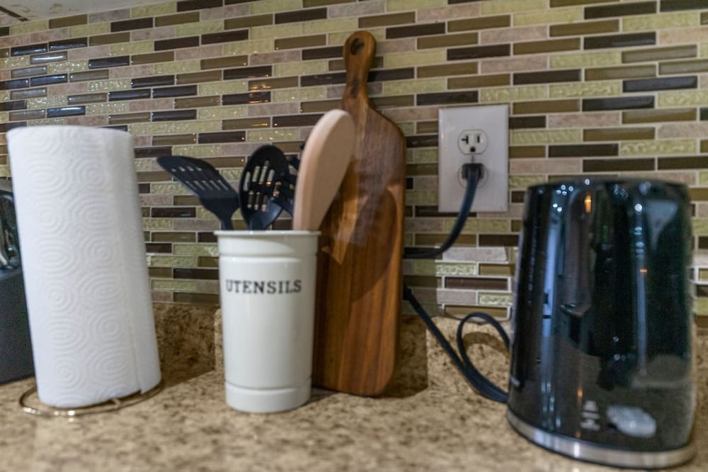 Chic 2BR House Newly Renovated Central Spot