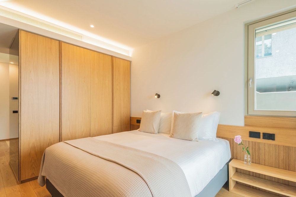 Pureview Luxury Suites, with breakfast & pool by Rent all Como