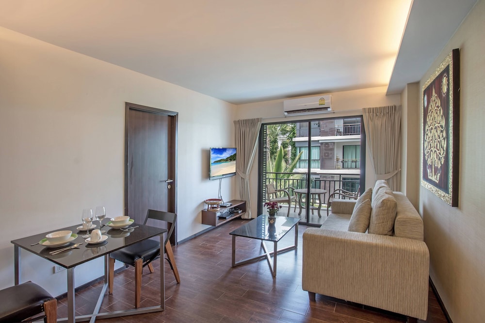 The Title Rawai Pool View Apartment F303