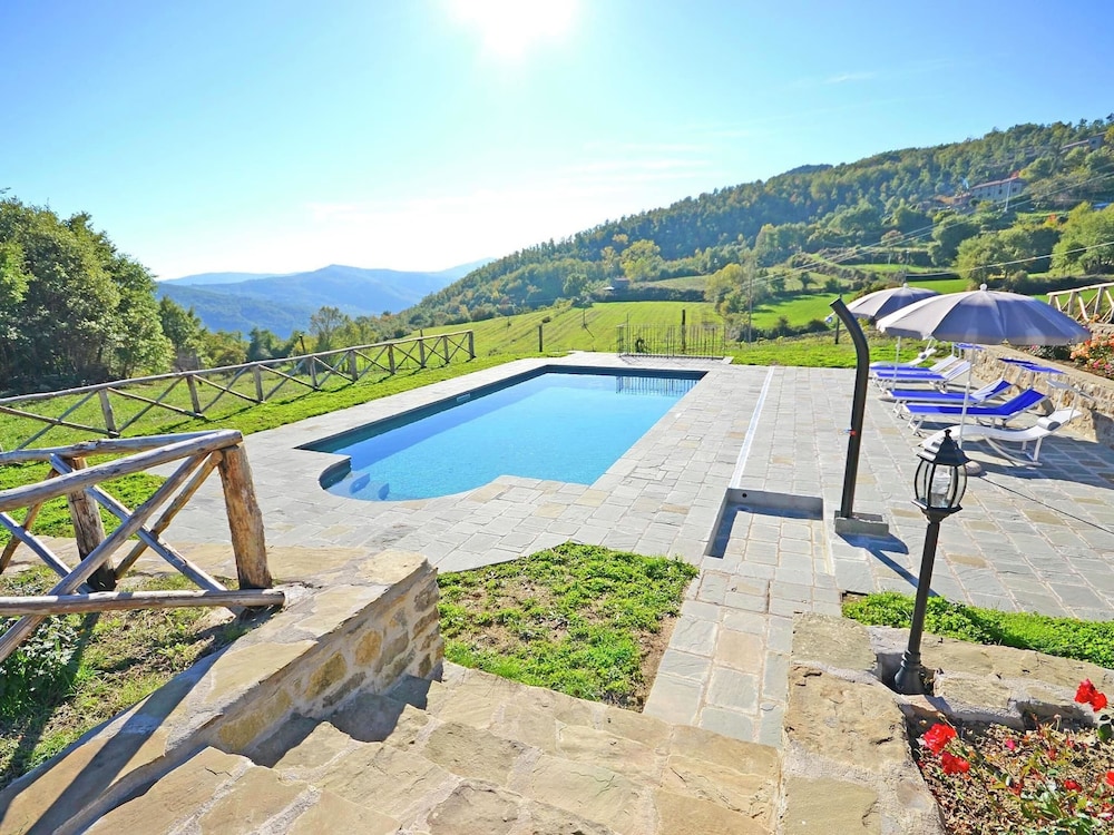 Villa with Private Pool near Cortona in Calm Countryside & Hilly Landscape photo 2