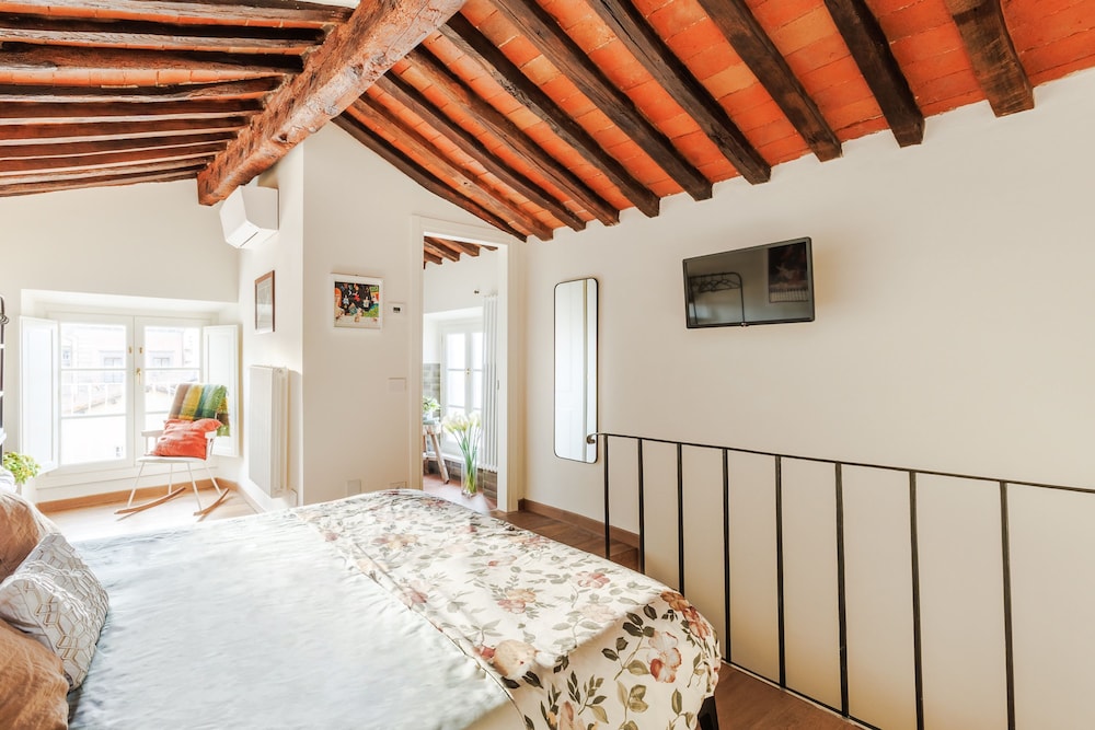 Lunav House in Lucca