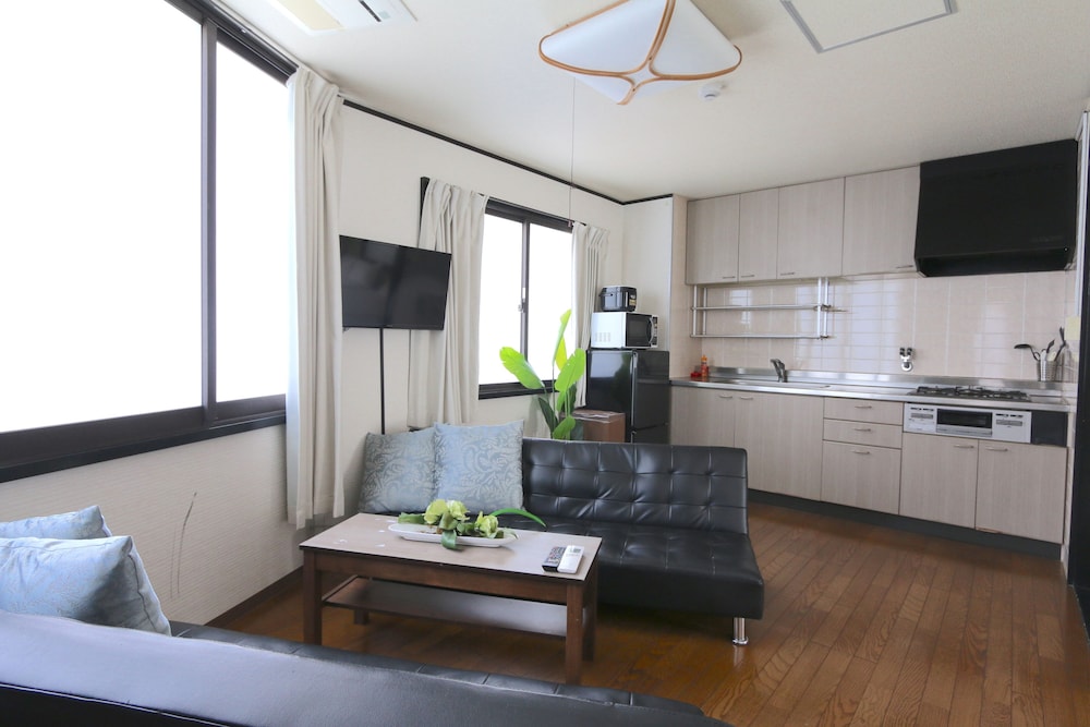 Guest House Liz Nakazaki-cho