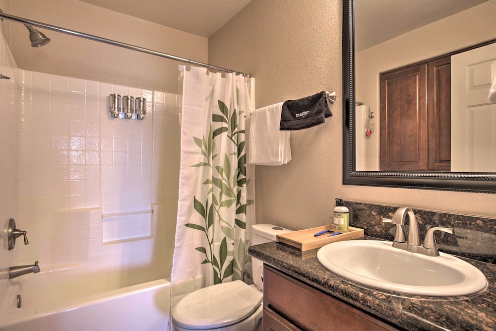 3 Mi to Beach & Boat Launch: Lake Havasu Home!