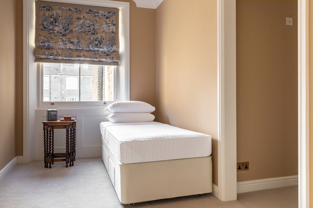 Earl's Court Square XI by Onefinestay