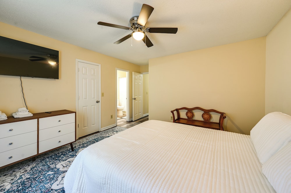 Pirate Game Day Base: Greenville Home Near Campus!