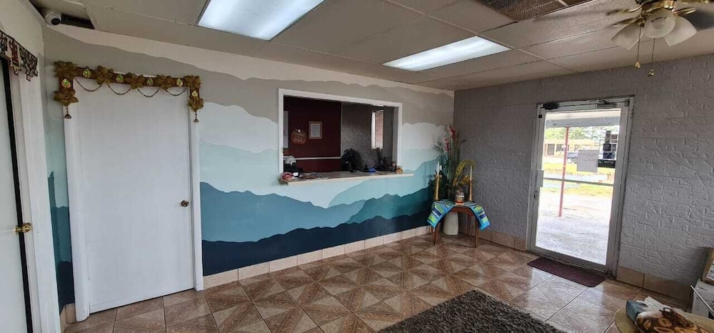 Executive Inn By OYO Queenville Mena view 3