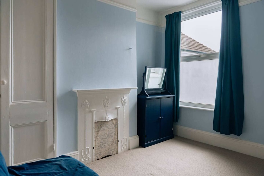 Spacious 3BD Home W/private Garden - Preston Park! view 2