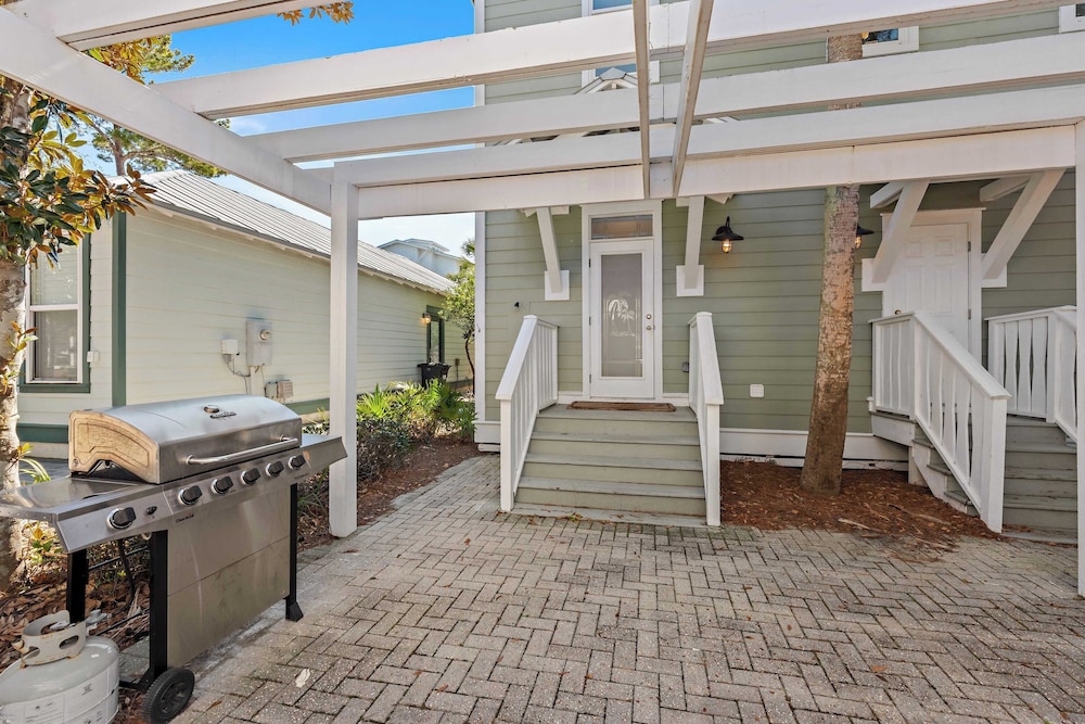 30A Wave and Sea by Avantstay Lagoon Pool, Walk to Beach