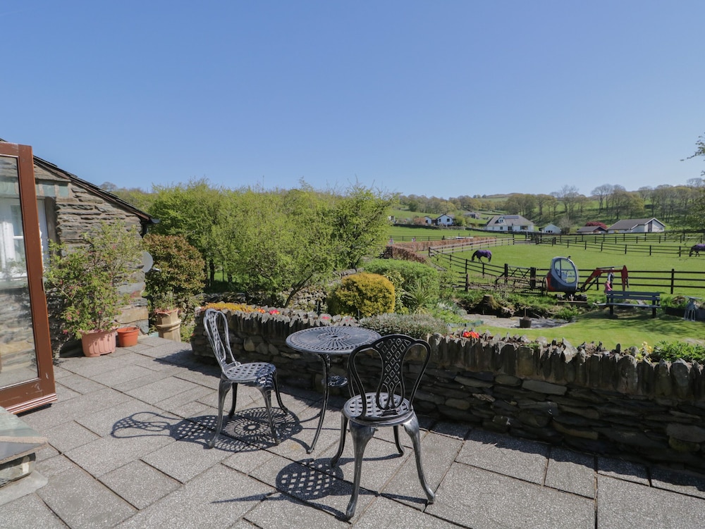 Topiary Cottage view 4