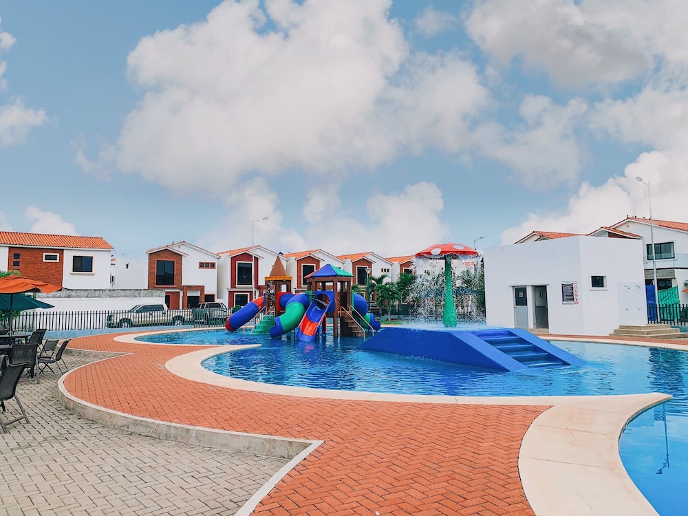Casa con Piscina Privada para Familias