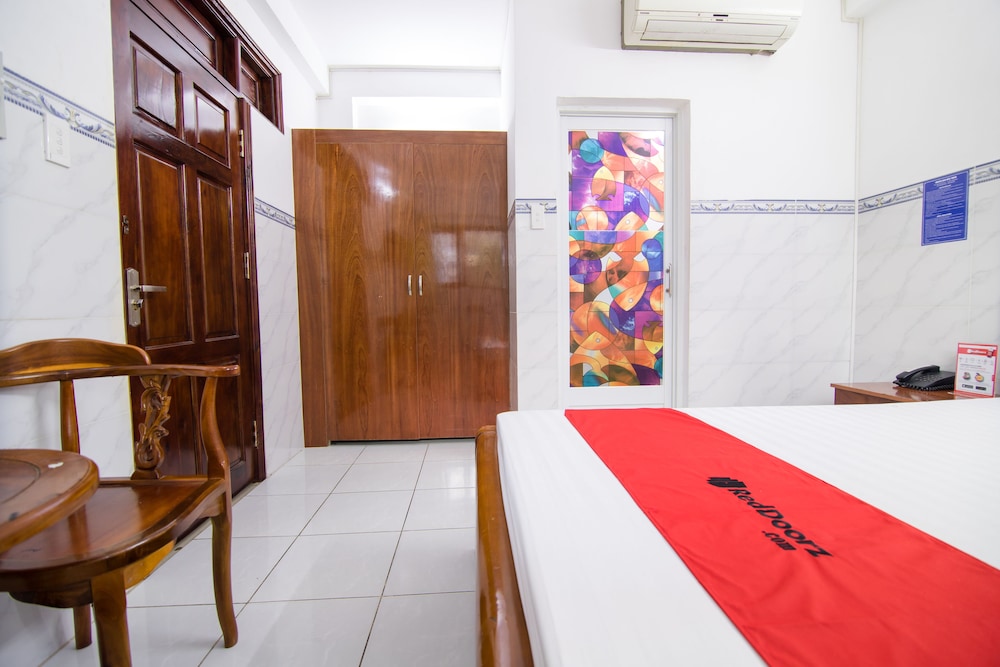 RedDoorz near Bau Cat Residence